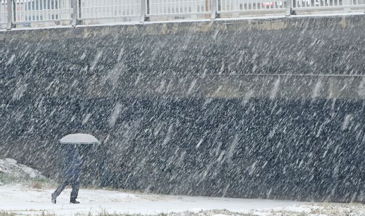 서울시, 폭설 예보에 '제설 비상근무 1단계 가동'