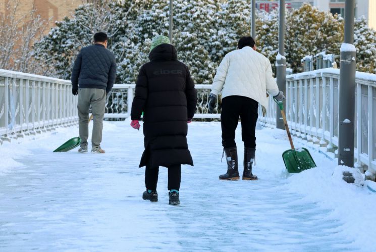광주·전남 강풍·한파 속 폭설…내일까지 최고 20cm
