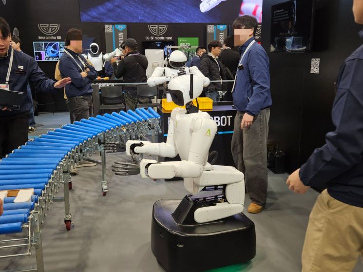 [인터뷰]韓·中 '휴머노이드' 열전…유니트리 "로봇이 복싱하는 이유? 극한 검증"