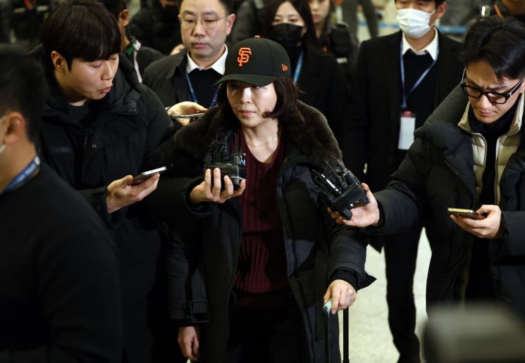 [속보]경찰, 김경 휴대전화 압수…오늘 밤 조사 방침