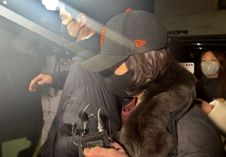 '강선우 1억 의혹' 김경, 첫 경찰 조사 후 새벽 귀가