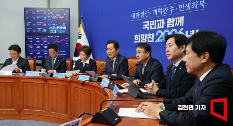 [포토] 정청래 "국힘, 신천지 특검과 검경수사 중 양자택일하라"