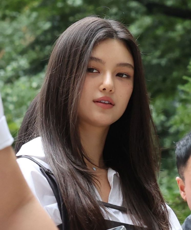 뉴진스 퇴출 다니엘, 12일 SNS 라이브 첫 행보