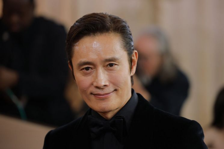 이병헌, 골든글로브 남우주연상 불발…트로피는 샬라메에게