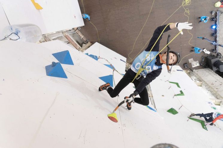 세계 홀린 스파이더맨들… ‘2026 UIAA 청송 아이스클라이밍 월드컵’ 성료