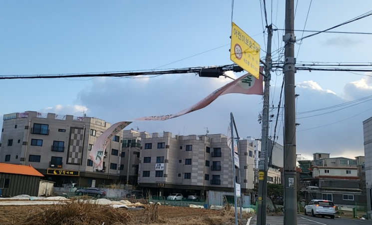 김포시, 강풍 대비 위험 광고물 긴급 정비…시민 안전 확보 총력