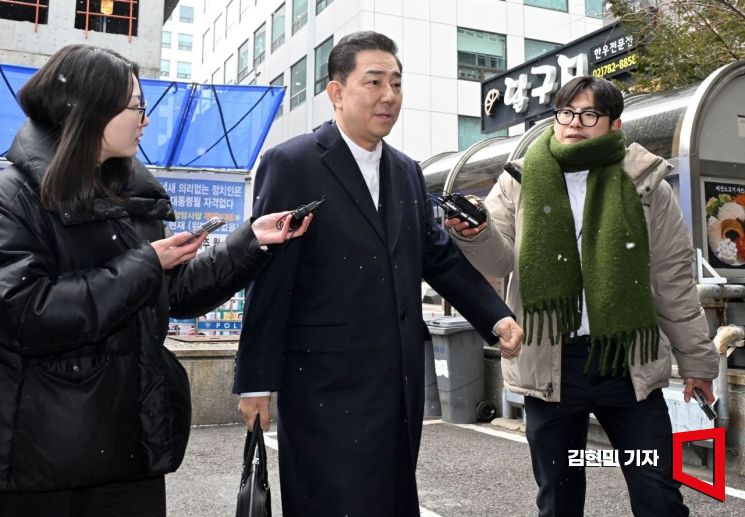 경찰, '김병기 의혹 폭로' 前보좌진 참고인 조사…"혐의 대부분 사실"