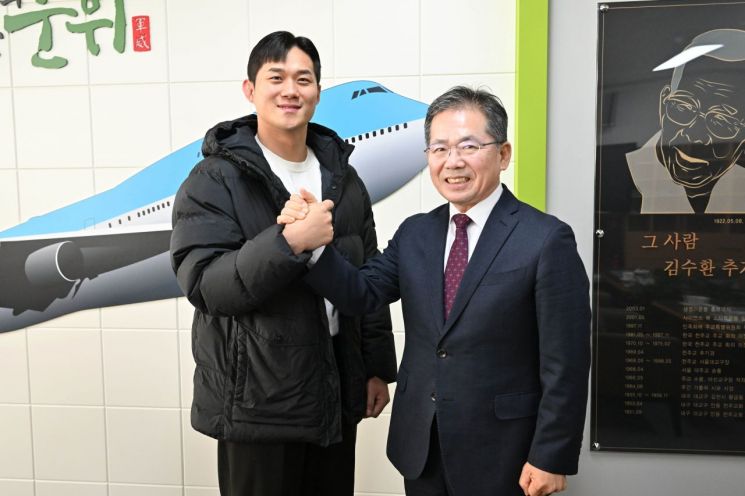 씨름선수 '노또장' 노범수 입대 전 군위 방문…"전역 후 멋진 모습으로 복귀할 것"