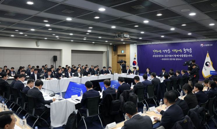 김정관 산업장관, '대왕고래' 질책…공공기관 혁신·성과 창출 주문