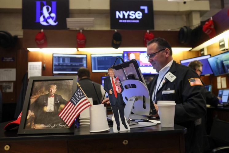 [뉴욕증시]파월 수사 소식에도 일제 상승…다우·S&P 사상 최고치