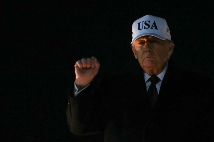 트럼프 "이란 거래시 25% 관세…관세소송 지면 수조달러 배상"