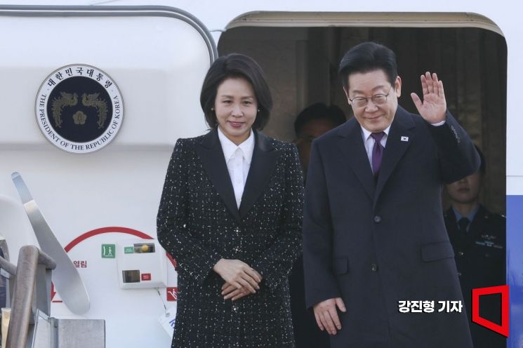 [포토] 일본 총리와 정상회담 위해 출국하는 이재명 대통령