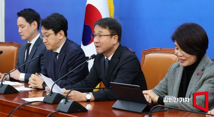 與 신임 원내지도부 첫 회의…한병도 "사즉생 각오로 위기 돌파"