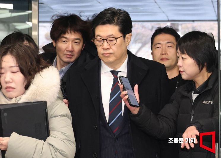 [포토] 김병주 MBK파트너스 회장 영장실질심사 출석