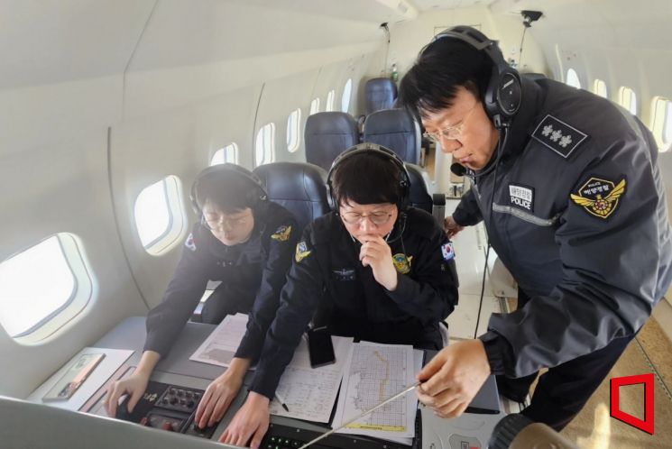 [포토뉴스] 장인식 해경청장 직무대행, 서해권 조업 실태 점검