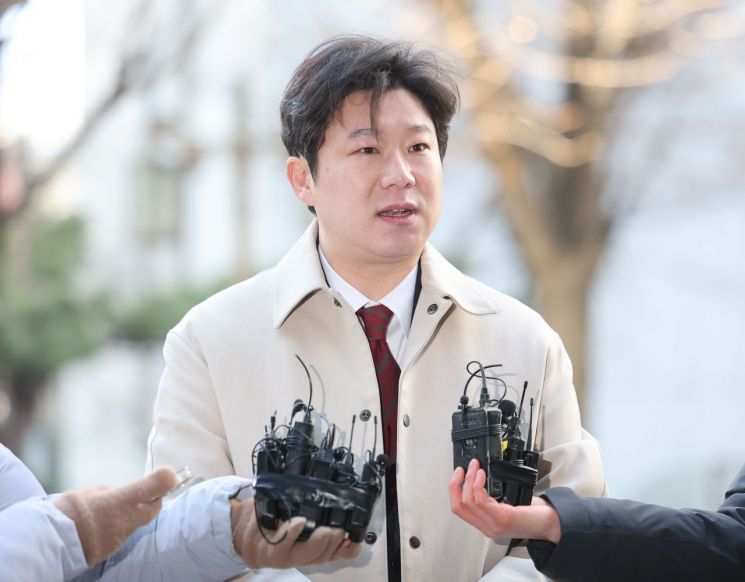 경찰, 김경 '종교단체 경선 동원 의혹' 진종오 고발인 조사