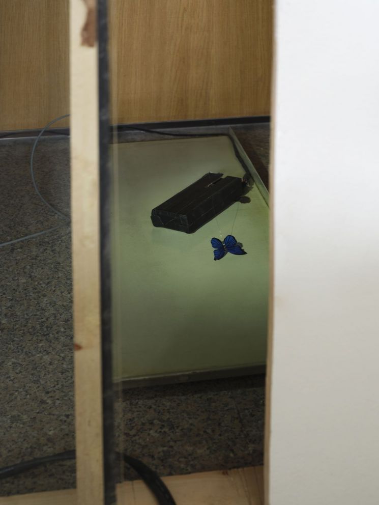 회사 로비에 울린 고주파 신호…젊은 작가 3인의 'VHS'展