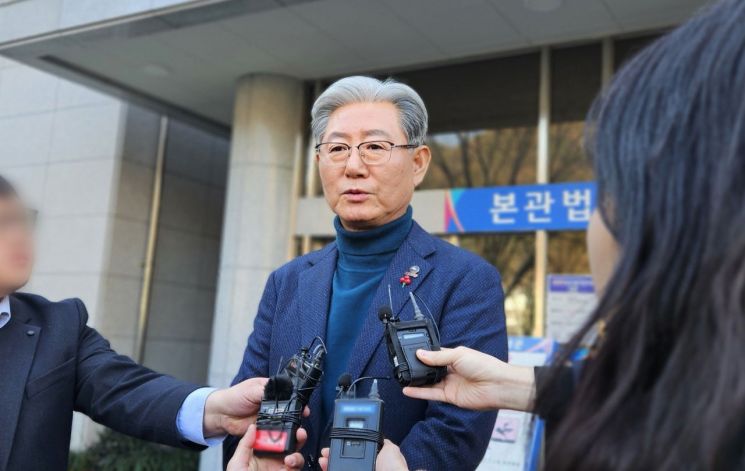 '강제추행 피해자 무고' 오태완 의령군수, 직 상실 면해 … 항소심서 벌금 700만원 선고