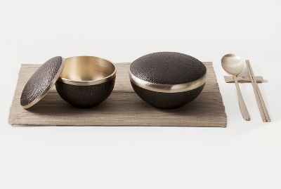 李대통령, 다카이치 총리에 '드럼세트'·'홍삼' 선물…배우자엔 '삼성 갤럭시 워치'