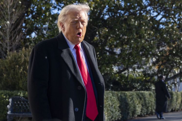 트럼프, 이란 시위대에 美 지원 시사…"정부 기관 점령하라"