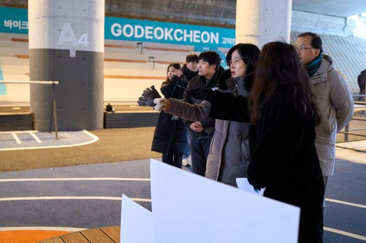 강동구, 고덕천교 하부 ‘수변 쉼터’로 재탄생