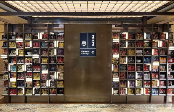 오뚜기, 인천공항 대한항공 라운지 '라면 라이브러리'에 대표제품 공급