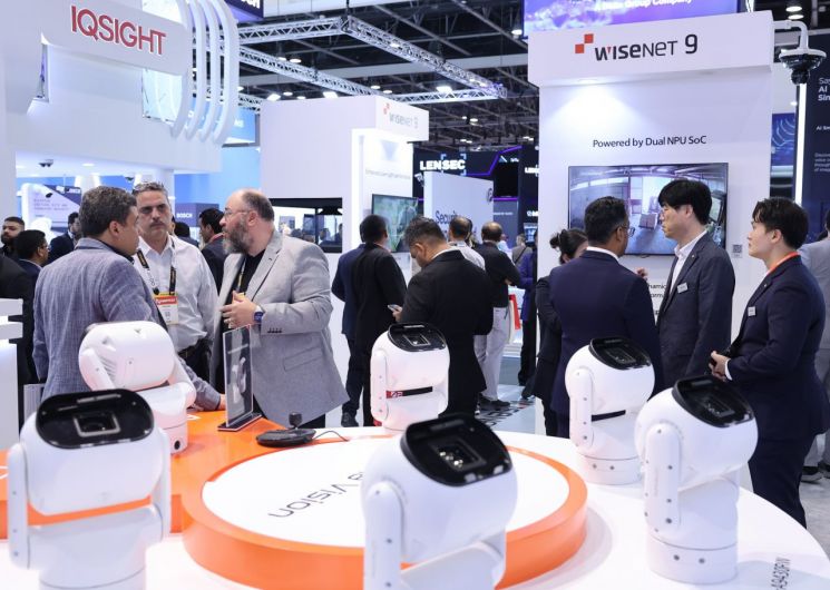 한화비전, 중동서 극한 환경 견디는 'AI 카메라' 최초 공개