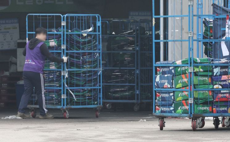 "쿠팡에 무슨 일이"…한 달 새 5000명 넘게 '휴가' 신청