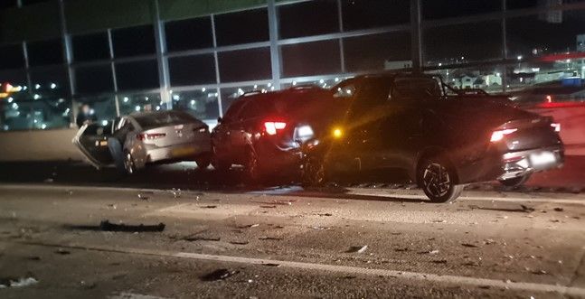 경부고속도로 멈춘 차량 잇달아 들이받아 30대 여성 숨져… 6대 연쇄 추돌 3명 사상