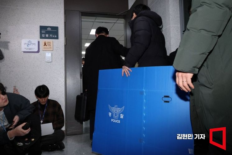 [포토]  '공천헌금 의혹' 김병기 의원실 압수수색