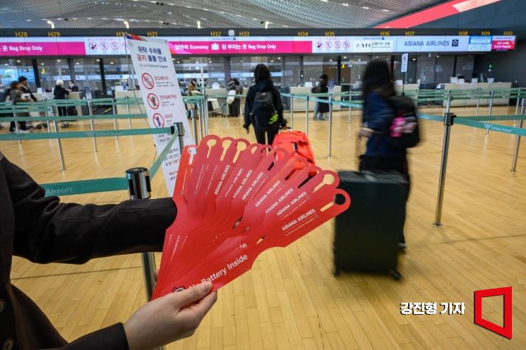 "비행기 편마다 승객1명 꼴"…보조배터리 규정 위반 어쩌나