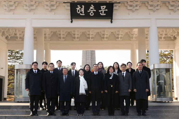 서초구의회, 현충원 참배로 새해 의정 시작