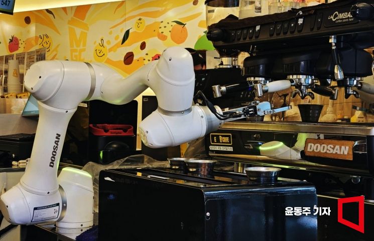 [이미지 다이어리] 월요병 없는 ‘강철’ 알바생