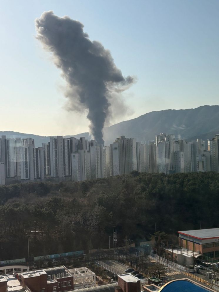 창원 성주동 공장 화재 진화 중 … 소방 대응 1단계