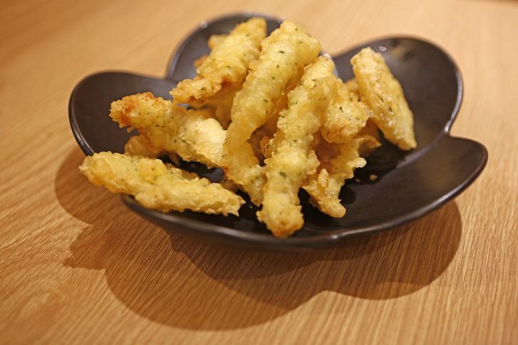 냉동실 생선 튀겨 먹고 '어지럼증·마비' 증세…줄줄이 병원행