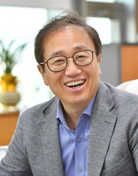 부산 기초단체장 선거, '정치 때 묻지 않은 인물' 출마 가능성 잇따라