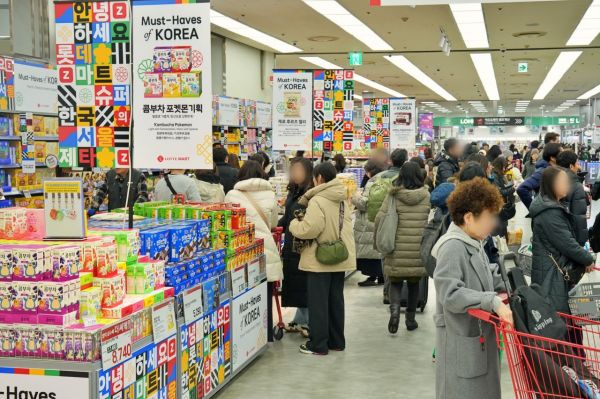 여행 필수 코스 된 롯데마트…日관광객 5.8명 중 1명꼴 방문