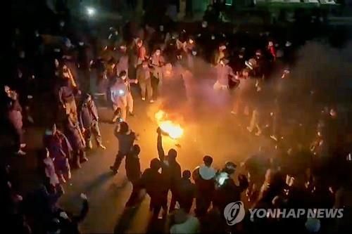 "이란 체제 위기 도화선은 '아얀데 은행' 파산 사태"