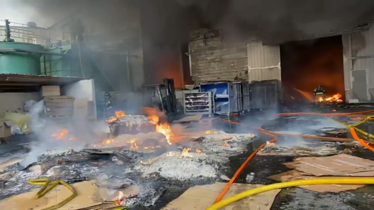 창원 성주동 공장 화재 7시간여 만에 진화 … 공장 2개 동 전소