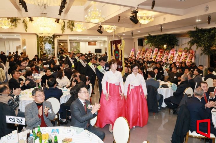 ‘고향’이라는 이름으로 다시 하나가 되다