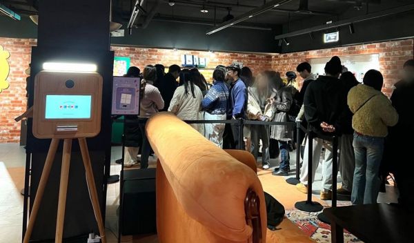 '프렌즈' 효과 톡톡…스타벅스 컬래버 음료, 출시 2주 만에 100만잔 판매