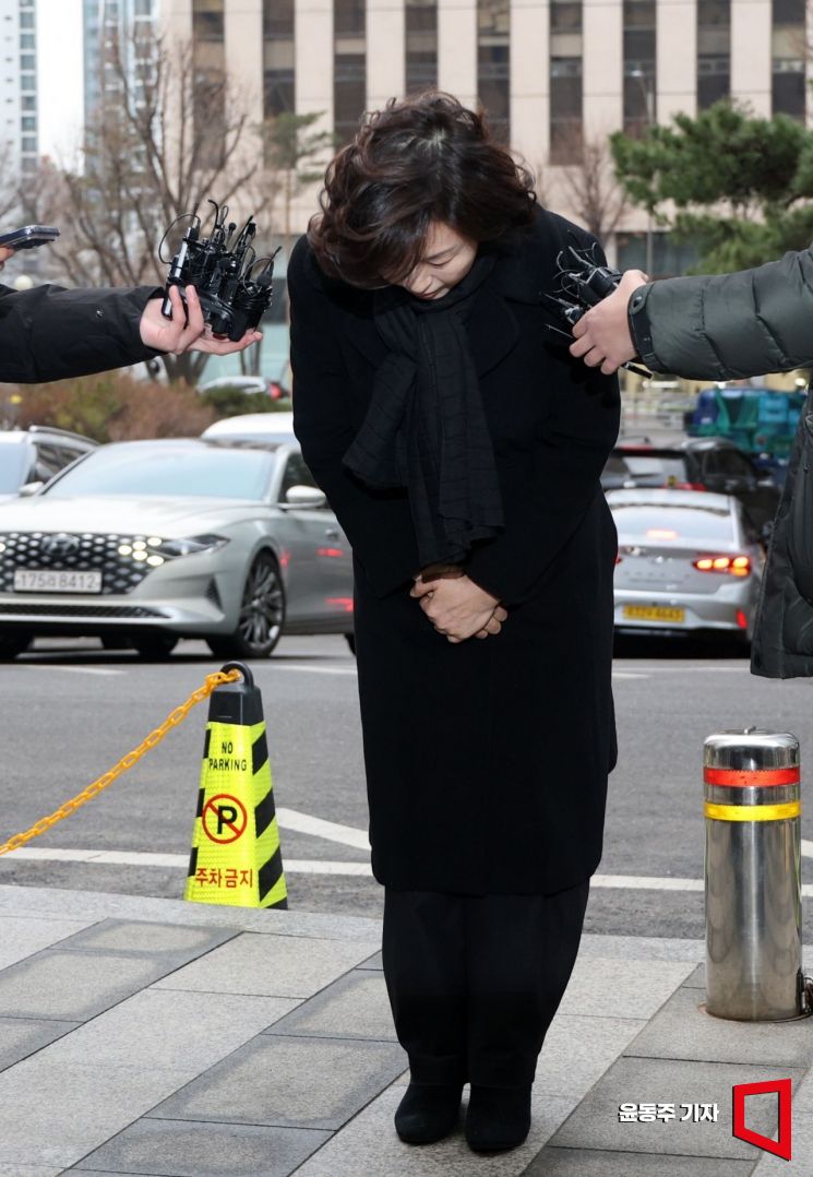 [포토] 고개숙인김경 서울시 의원