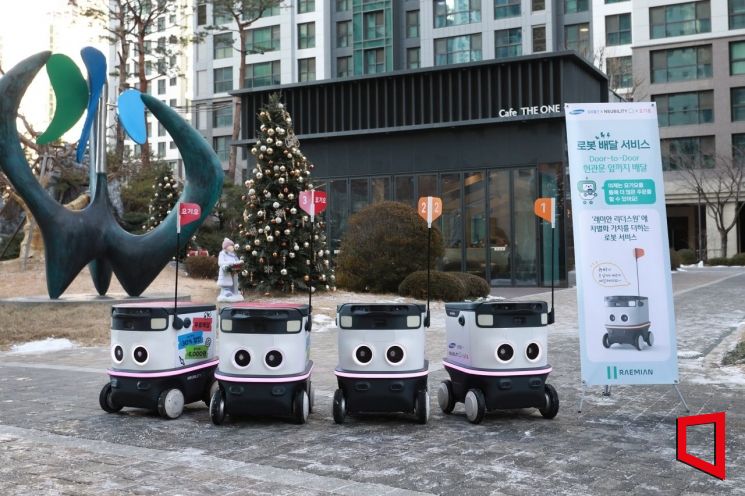 로봇이 현관까지 음식 배달…삼성물산, 자율주행 배달로봇 서비스 확장 운영