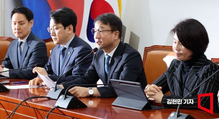 [포토] 한병도 “국힘, 진실 두렵나…오늘 본회의에 2차 특검법 상정”