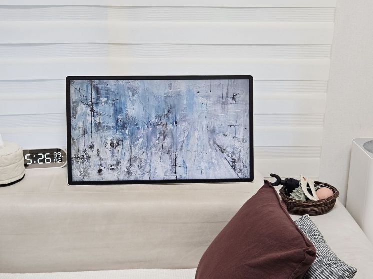 [마니아]방에서 캠핑장까지, 어디든 들고 다니는 TV…'더 무빙스타일' 써보니