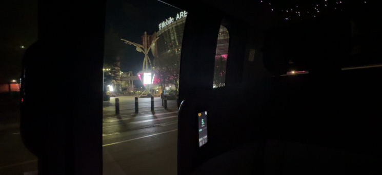 앞뒤도 없고 운전석도 핸들도 없는 택시인데…"4시간 기다려 탔어요" 인기