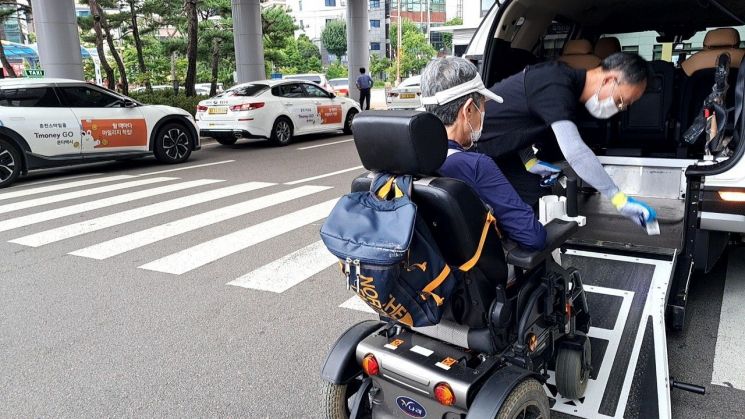 홍천군, 2026년에도 어르신 병원 동행 서비스 지속 시행