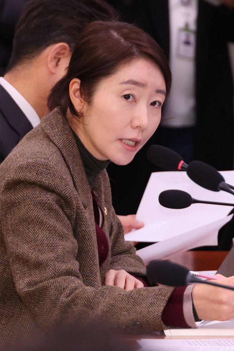 '공천헌금 1억' 진실공방…경찰, 강선우 '늑장 수사'