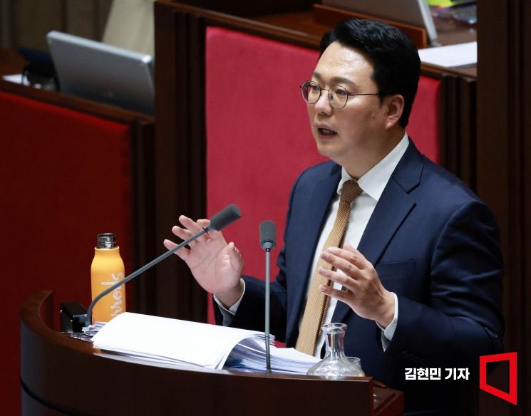 [포토] 필리버스터 이어가는 천하람 원내대표