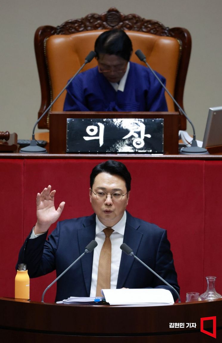 [포토] 필리버스터 17시간째…천하람 "통일교·돈 공천 특검 필요"